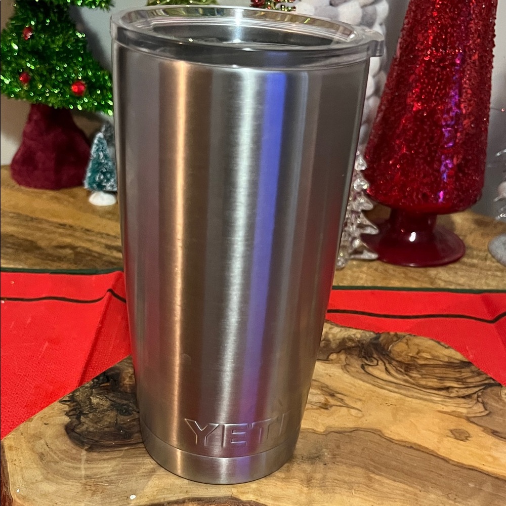 YETI Silver Tumbler with Clear Lid